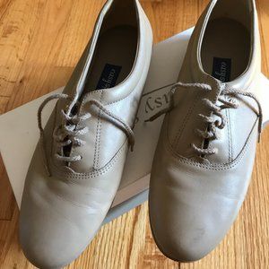 Easy Spirit Casual Leather Flat Shoe